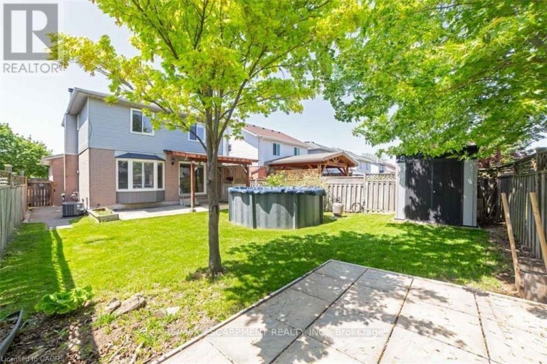 19 BEACHGROVE CRESCENT, Hamilton (Stoney Creek Mountain), Ontario, L8J2N8