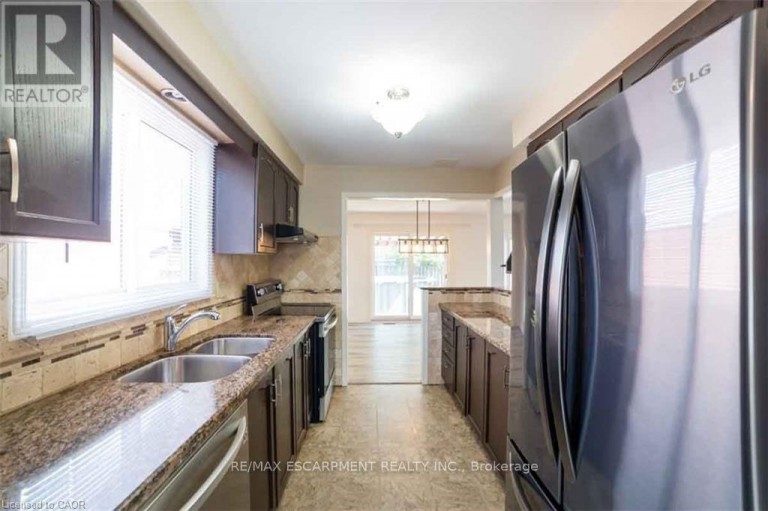 19 BEACHGROVE CRESCENT, Hamilton (Stoney Creek Mountain), Ontario, L8J2N8