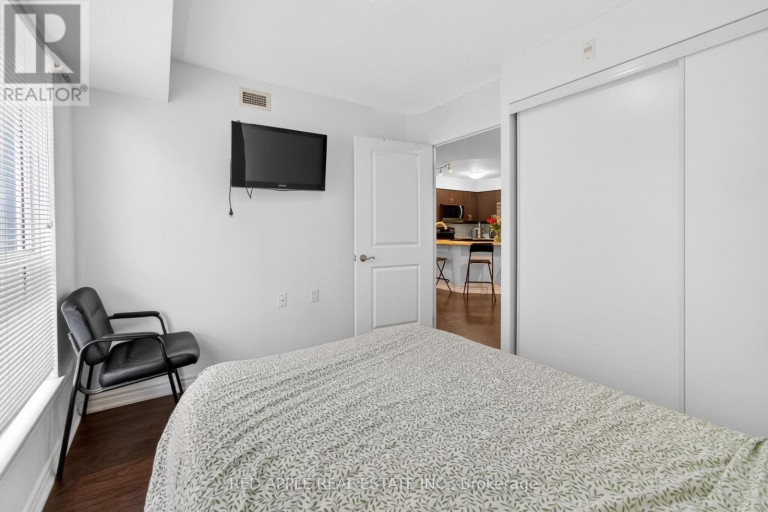 204 - 872 SHEPPARD AVENUE W, Toronto (Bathurst Manor), Ontario, L6A2Y8