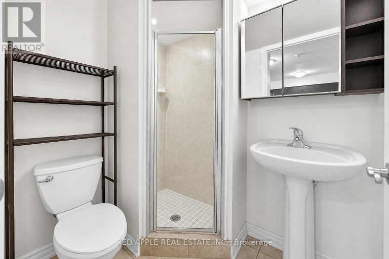 204 - 872 SHEPPARD AVENUE W, Toronto (Bathurst Manor), Ontario, L6A2Y8