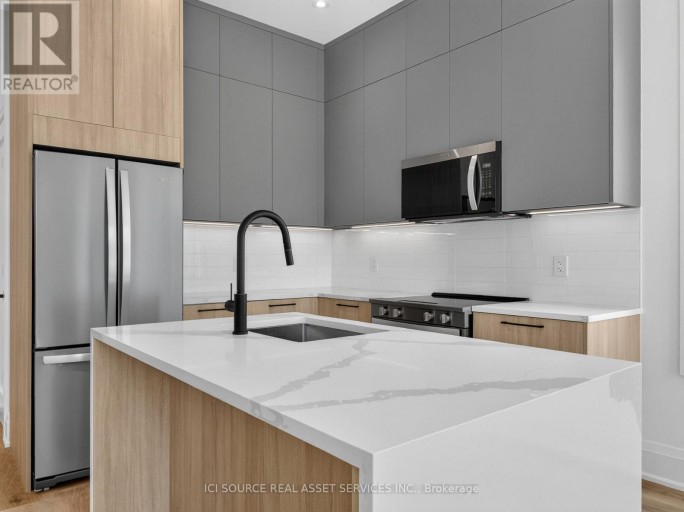 UNIT 4 - 28 NORCROSS ROAD, Toronto (Clanton Park), Ontario, M3H2R4