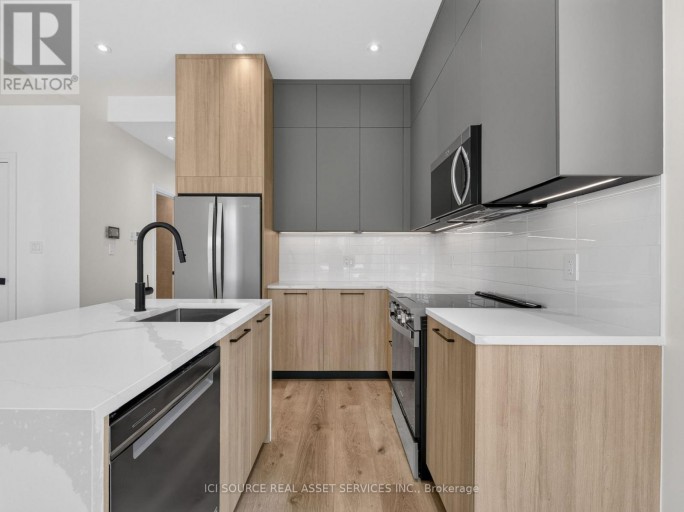 UNIT 4 - 28 NORCROSS ROAD, Toronto (Clanton Park), Ontario, M3H2R4
