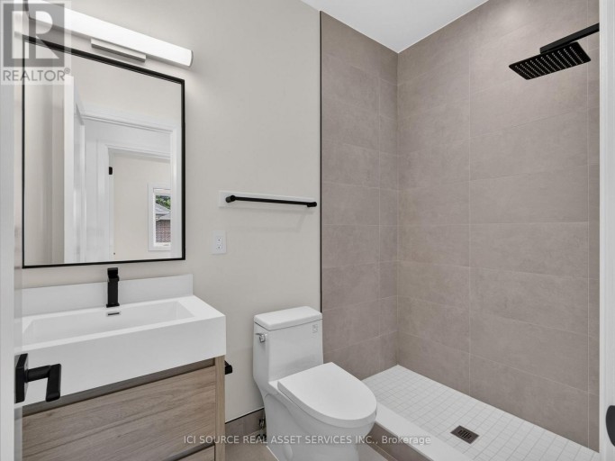 UNIT 4 - 28 NORCROSS ROAD, Toronto (Clanton Park), Ontario, M3H2R4