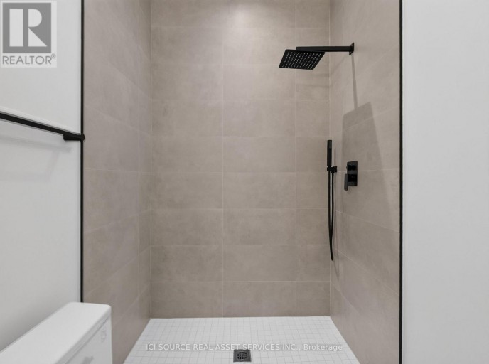 UNIT 4 - 28 NORCROSS ROAD, Toronto (Clanton Park), Ontario, M3H2R4