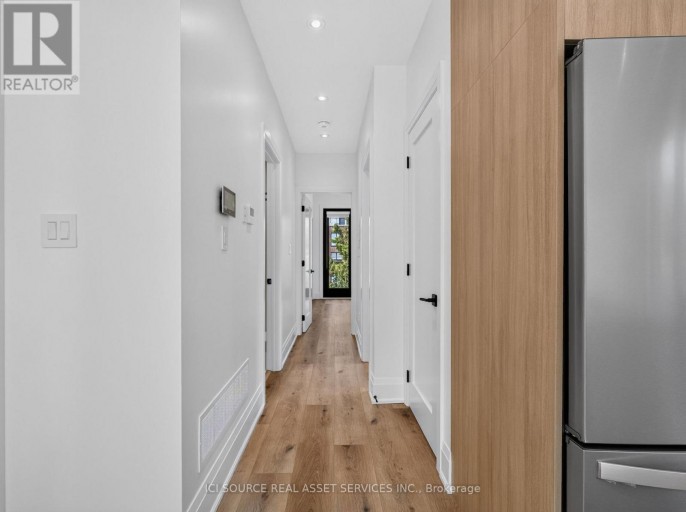 UNIT 4 - 28 NORCROSS ROAD, Toronto (Clanton Park), Ontario, M3H2R4