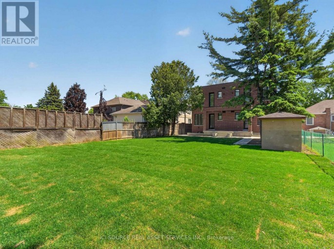 UNIT 4 - 28 NORCROSS ROAD, Toronto (Clanton Park), Ontario, M3H2R4