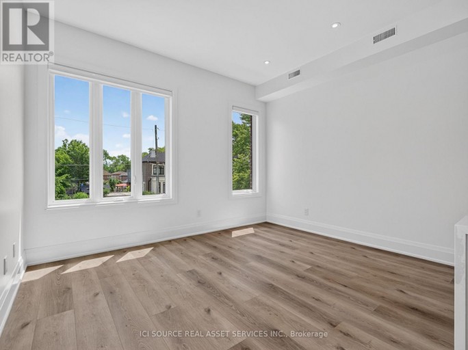 UNIT 4 - 28 NORCROSS ROAD, Toronto (Clanton Park), Ontario, M3H2R4
