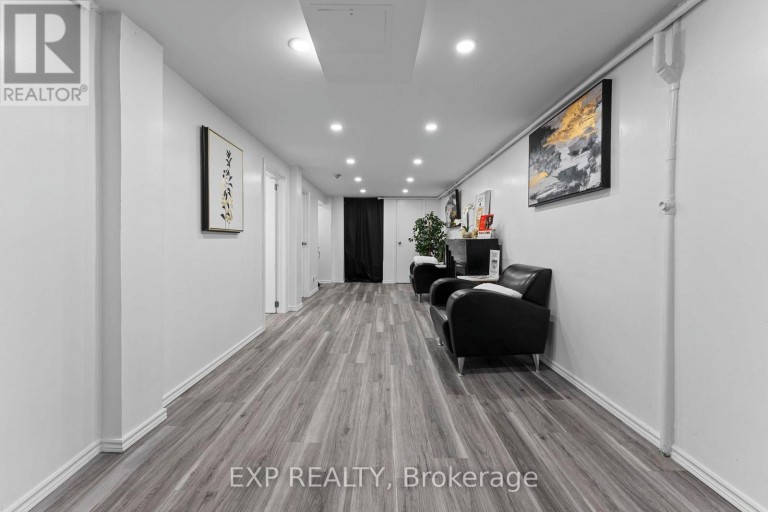 MAIN - 213 LAKESHORE ROAD E, Mississauga (Port Credit), Ontario, L5G1G5