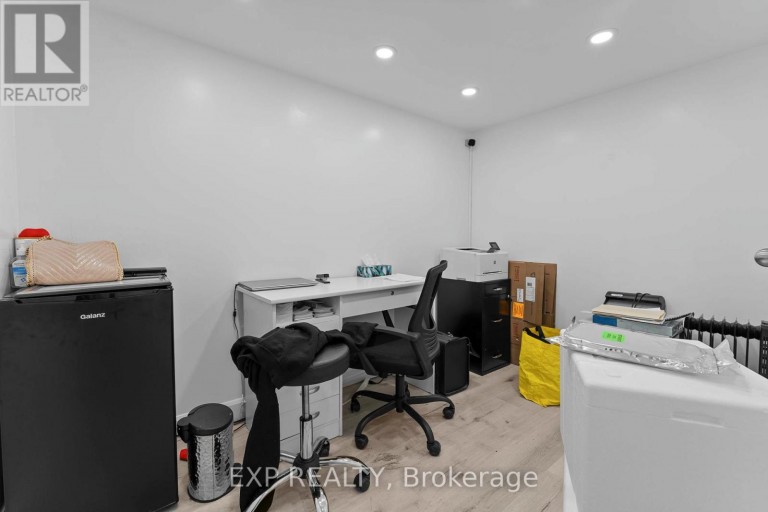 MAIN - 213 LAKESHORE ROAD E, Mississauga (Port Credit), Ontario, L5G1G5
