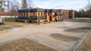 B - 2695 HAMILTON ROAD Sarnia Ontario photo 2