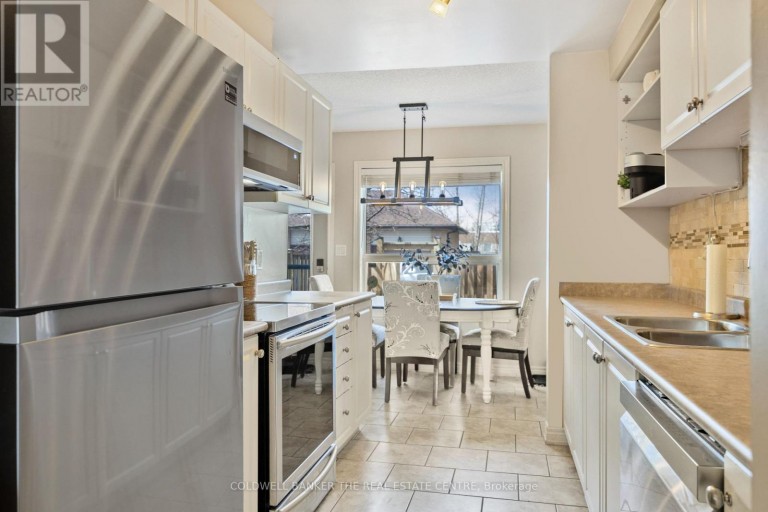 10 - 234 CUNDLES ROAD E, Barrie (Little Lake), Ontario, L4M6L1