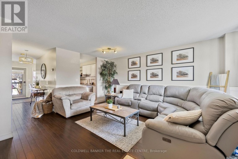 10 - 234 CUNDLES ROAD E, Barrie (Little Lake), Ontario, L4M6L1