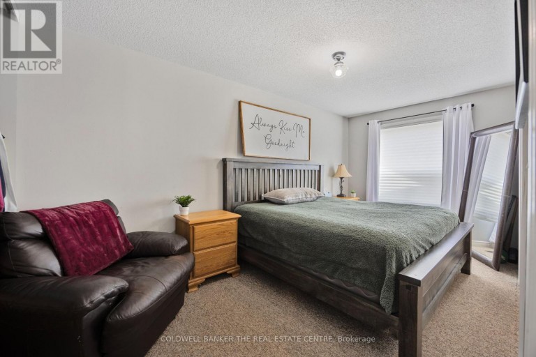10 - 234 CUNDLES ROAD E, Barrie (Little Lake), Ontario, L4M6L1