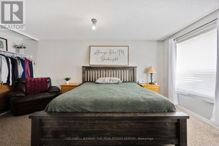 10 - 234 CUNDLES ROAD E, Barrie (Little Lake), Ontario, L4M6L1