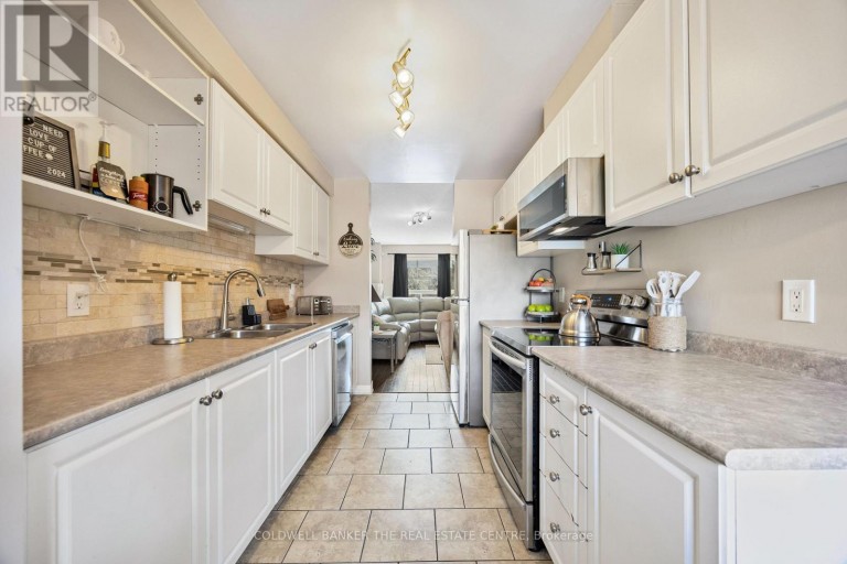 10 - 234 CUNDLES ROAD E, Barrie (Little Lake), Ontario, L4M6L1