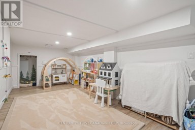 872 LOVETT STREET London East (East L) Ontario photo 34