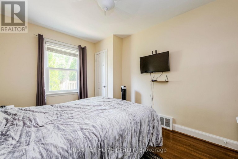 32 FLORENS AVENUE, Toronto (Clairlea-Birchmount), Ontario, M1L1R6