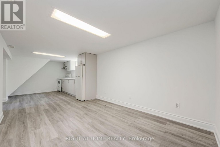 32 FLORENS AVENUE, Toronto (Clairlea-Birchmount), Ontario, M1L1R6