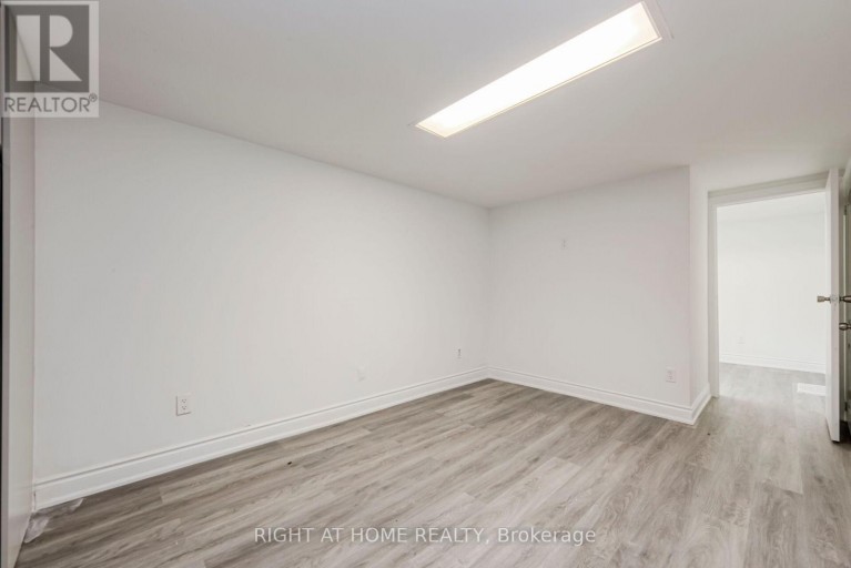 32 FLORENS AVENUE, Toronto (Clairlea-Birchmount), Ontario, M1L1R6