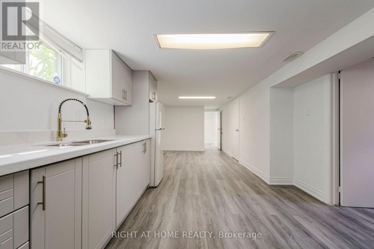 32 FLORENS AVENUE, Toronto (Clairlea-Birchmount), Ontario, M1L1R6