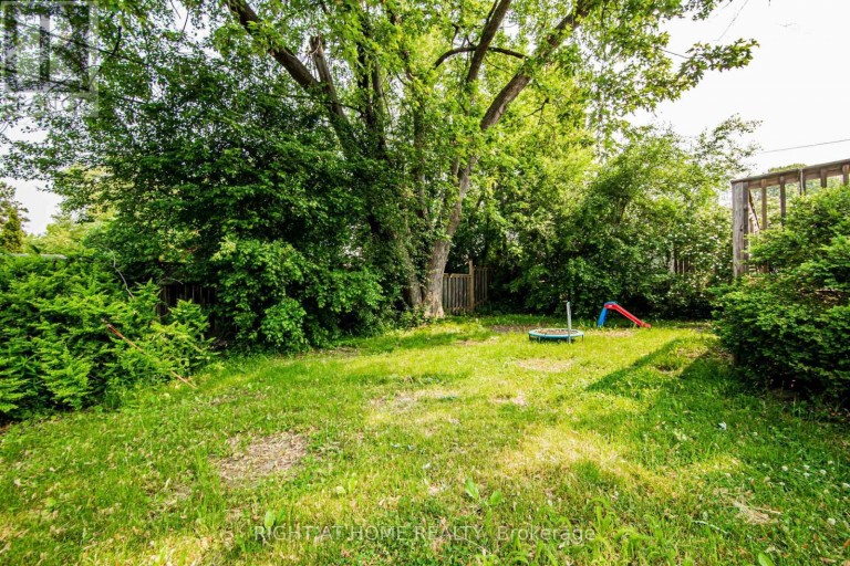 32 FLORENS AVENUE, Toronto (Clairlea-Birchmount), Ontario, M1L1R6