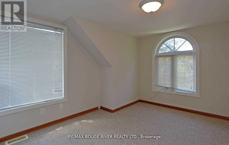UPPER - 705 FRONT ROAD, Pickering (Bay Ridges), Ontario, L1W1P1