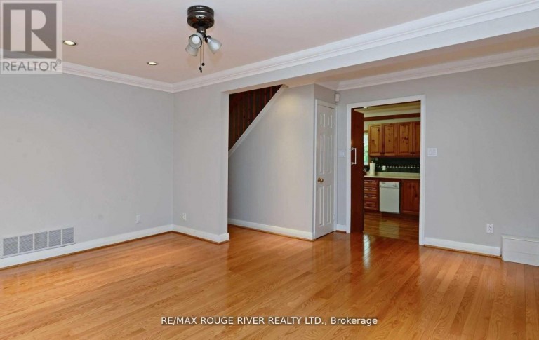 UPPER - 705 FRONT ROAD, Pickering (Bay Ridges), Ontario, L1W1P1