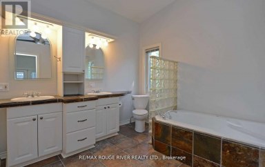 UPPER - 705 FRONT ROAD Pickering (Bay Ridges) Ontario photo 9