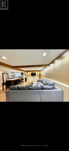 32 BLUE SPRUCE LANE, Markham (Royal Orchard), Ontario, L3T3W9