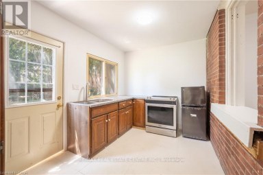1274 BARTON STREET E Hamilton (Crown Point) Ontario photo 1