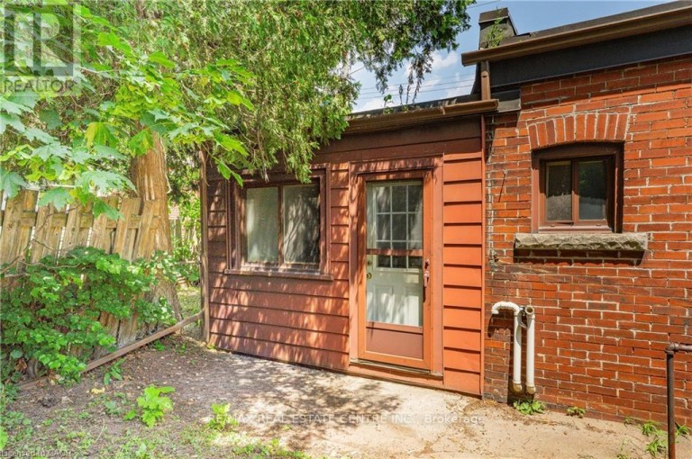 1274 BARTON STREET E, Hamilton (Crown Point), Ontario, L8H2W1