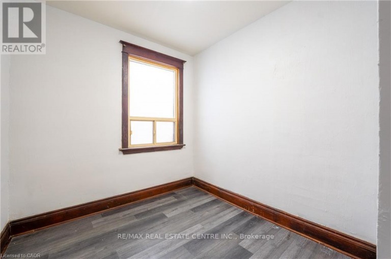 1274 BARTON STREET E, Hamilton (Crown Point), Ontario, L8H2W1