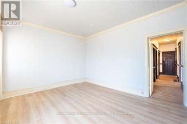 1274 BARTON STREET E Hamilton (Crown Point) Ontario photo 4