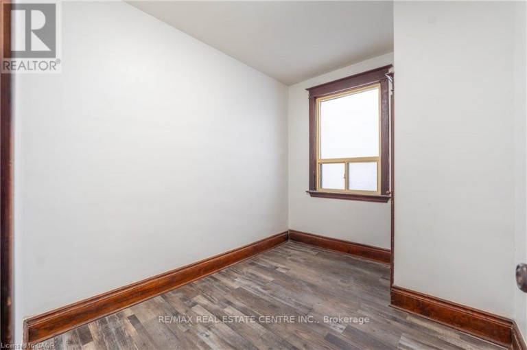1274 BARTON STREET E, Hamilton (Crown Point), Ontario, L8H2W1