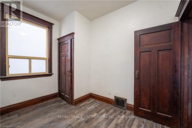 1274 BARTON STREET E Hamilton (Crown Point) Ontario photo 6