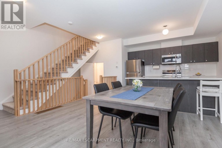 33 RED MAPLE LANE, Barrie (Innis-Shore), Ontario, L9J0N4