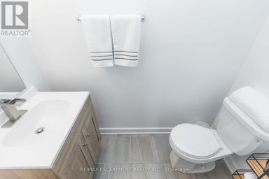 33 RED MAPLE LANE Barrie (Innis-Shore) Ontario photo 22