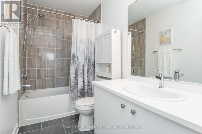 33 RED MAPLE LANE, Barrie (Innis-Shore), Ontario, L9J0N4
