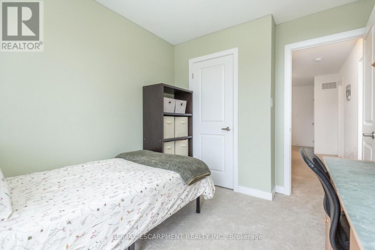 33 RED MAPLE LANE, Barrie (Innis-Shore), Ontario, L9J0N4