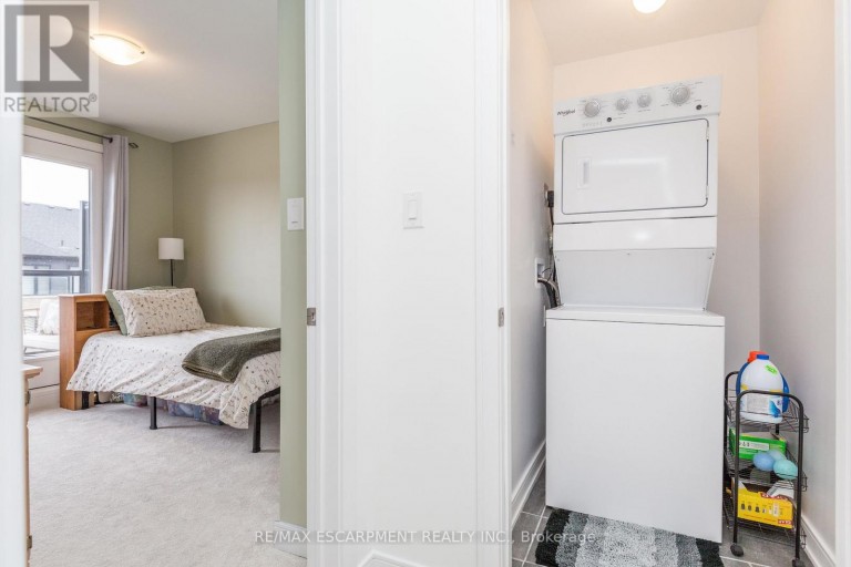33 RED MAPLE LANE, Barrie (Innis-Shore), Ontario, L9J0N4