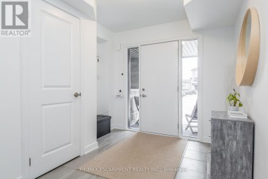 33 RED MAPLE LANE Barrie (Innis-Shore) Ontario photo 4