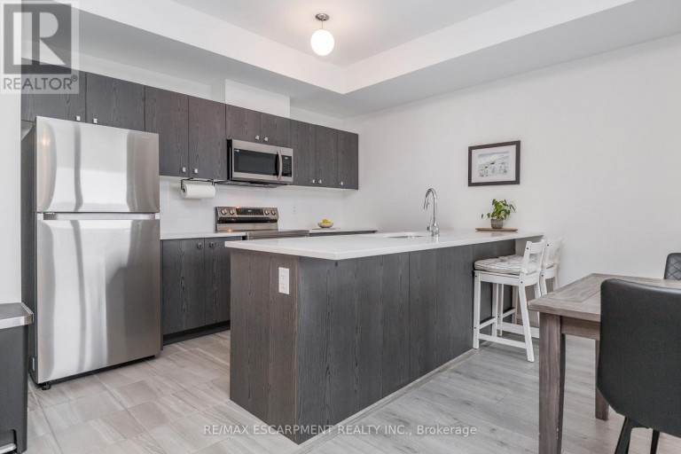 33 RED MAPLE LANE, Barrie (Innis-Shore), Ontario, L9J0N4