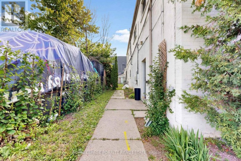 1 TOWNS ROAD N, Toronto (New Toronto), Ontario, M8Z1A1