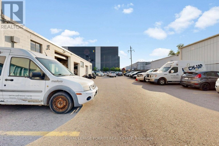 1 TOWNS ROAD N, Toronto (New Toronto), Ontario, M8Z1A1