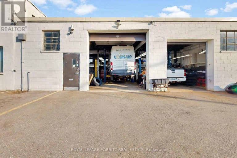 1 TOWNS ROAD N, Toronto (New Toronto), Ontario, M8Z1A1