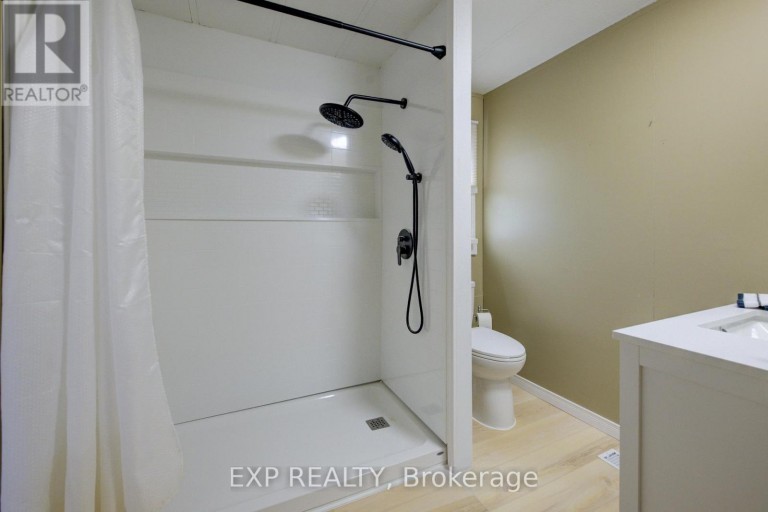 7 - 84 WELLINGTON STREET S, Mapleton, Ontario, N0G1P0