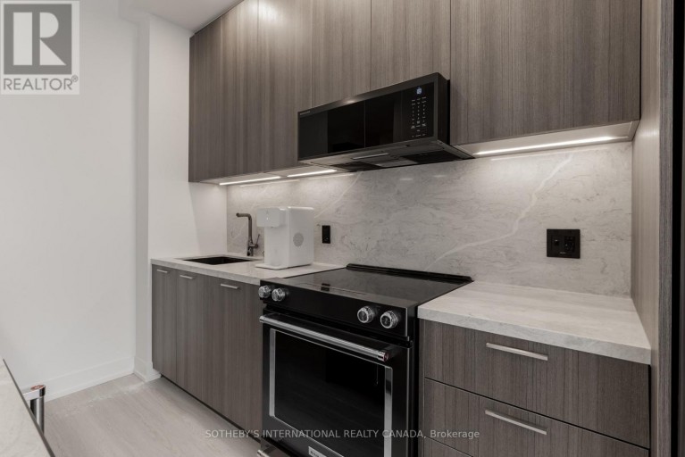 505 - 31 YORK GARDEN WAY, Toronto (Yorkdale-Glen Park), Ontario, M6A2V1