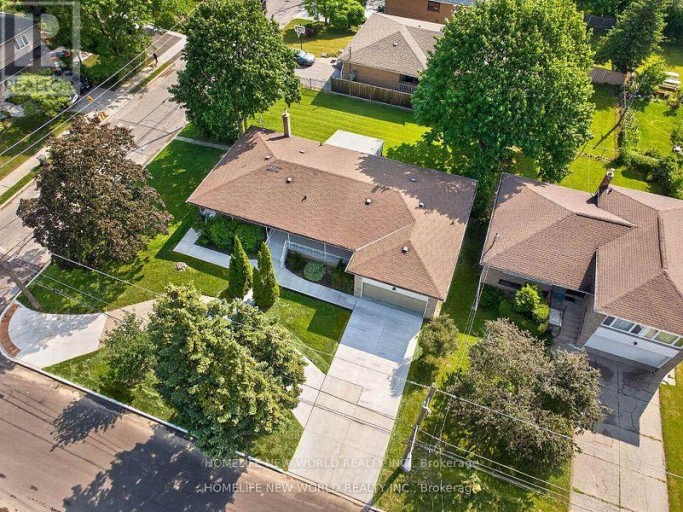 203 GODDARD STREET, Toronto (Bathurst Manor), Ontario, M3H5E7