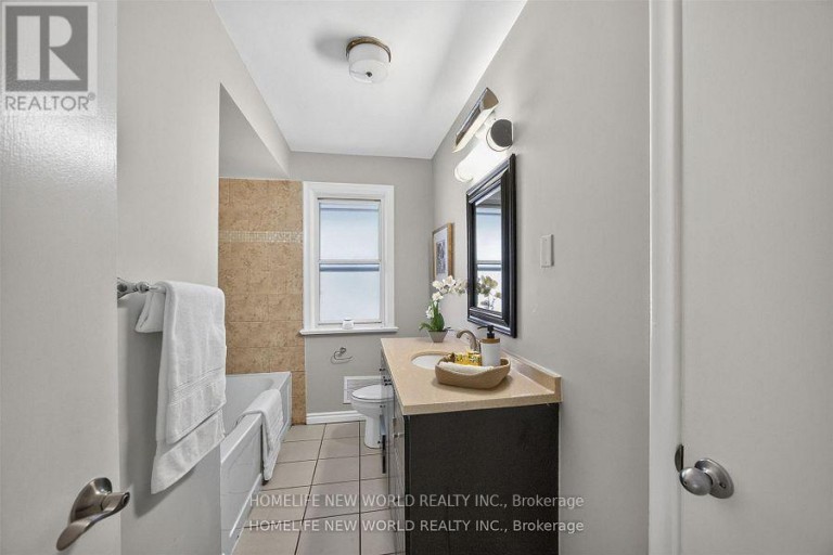 203 GODDARD STREET, Toronto (Bathurst Manor), Ontario, M3H5E7