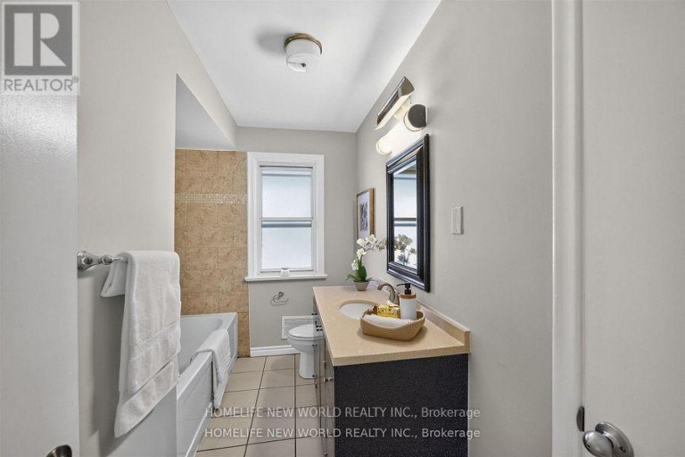 203 GODDARD STREET, Toronto (Bathurst Manor), Ontario, M3H5E7